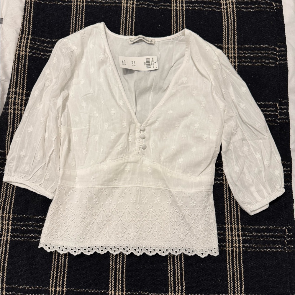 NWT Abercrombie eyelet top